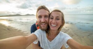 THE SECRET TO TAKING BETTER COUPLES PHOTOS